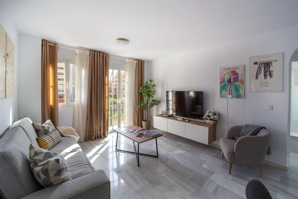 Central And Beautiful Apartment - Free Parking Malaga Bagian luar foto